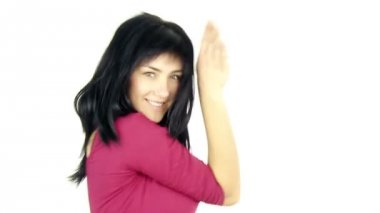 Mutlu kız dans ve pozitif enerji gösterilen yavaş şarkı orta atış izole