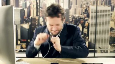 Ofis Yöneticisi dans ve şarkı