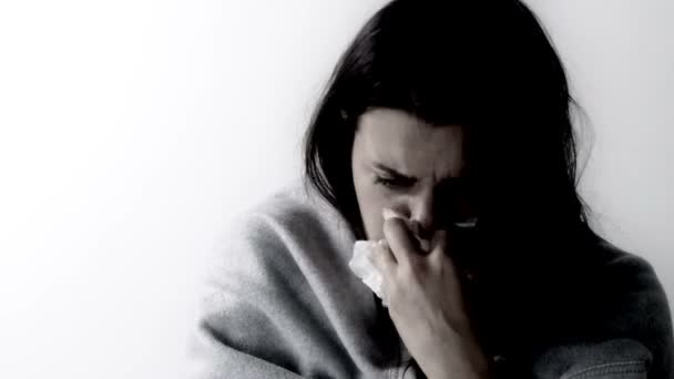 Жінка відчуває біль після насильства — стокове відео