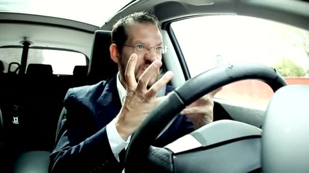 Angry businessman  driving and shouting — Stock Video