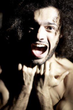 Cool adam umutsuz bağırarak