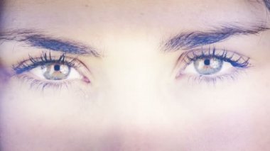 açılış yeşil kadın gözlerini kapat