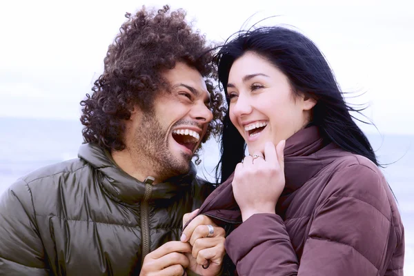 Happy smiling handsome cool man with cute girl in front of the sea in winter — Stock Photo, Image