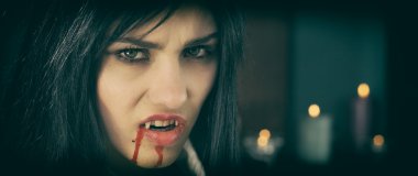Gotik kadın vampir