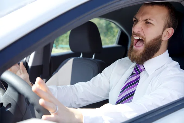 Homem de negócios gritando acidente de carro — Fotografia de Stock