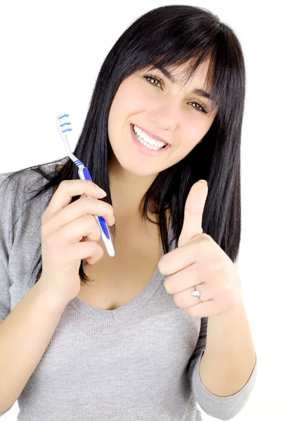 Mulher feliz sorrindo mostrando escova de dentes e polegar para cima — Fotografia de Stock