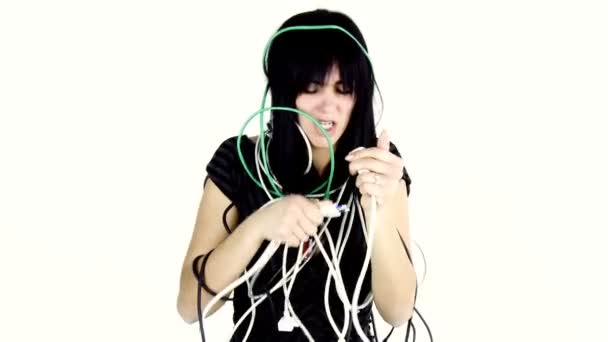 Mulher com cabos elétricos — Vídeo de Stock