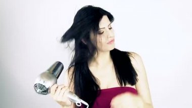 kadın saçlarını kurut