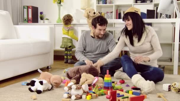 Famille heureuse avec petite fille — Video