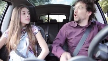 sürüş ve genç kızı ile sorun söz kızgın baba