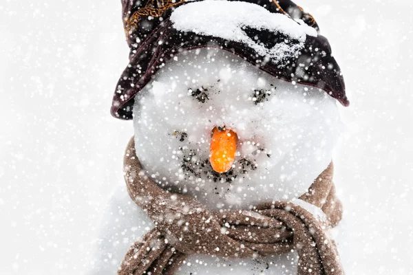 Smiling snowman in the snowy weather — Stock Photo, Image