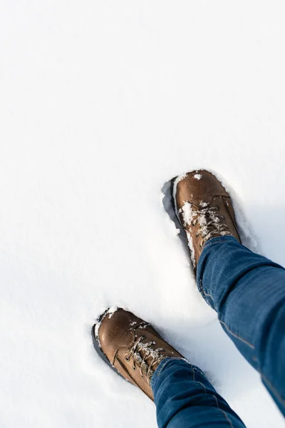 Botas de caminhada na neve — Fotografia de Stock