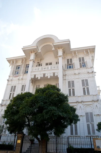 Alte hölzerne Sommerhaus-Villa in buyuk ada (Prinzeninsel) ) — Stockfoto