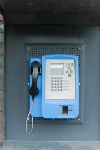 Kék színű nyilvános telefonokat használata hívás nesebar, Bulgária — Stock Fotó