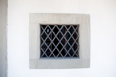 Vinci, İtalya içinde pencere eşiği, binanın eski metal çit