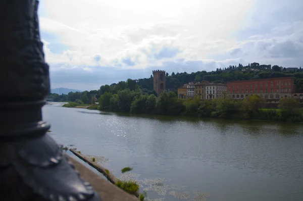 Firenze vista a la orilla del río — Foto de Stock