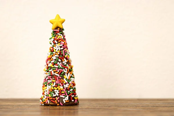 Primer Plano Del Cono Chocolate Hecho Mano Forma Árbol Navidad — Foto de Stock