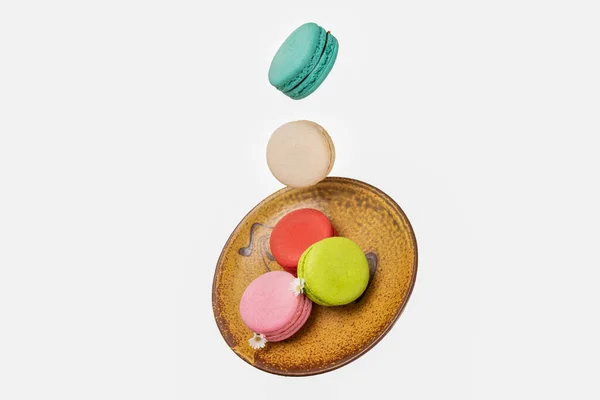 Orange Ceramic Plate Colorful Macaroonsi Falling Motion Food Levitation Concepts — Stock Photo, Image