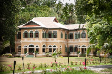 23 Mayıs 2020 Phuket, Tayland - Eski Vali Konağı Phuket Sino Portekiz evi Phuket Eski kasaba bölgesinde ünlü Mavi Fil restoranı oldu.