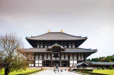 OCT 30, 2011 Nara, Japonya Büyük Buda Daibutsuden 'ın bulunduğu Todaiji Tapınağı' nın ana salonu..