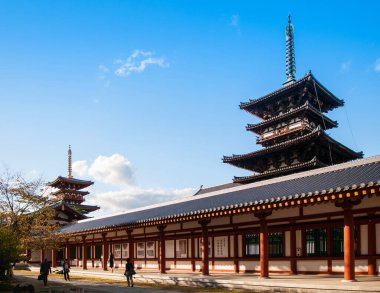 OCT 31, 2011 Nara, JAPAN: Yakushiji Tapınağı, Unesco Dünya Mirası Alanı.