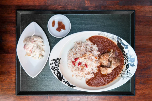 Japanischer Kräuterreis Und Hühnercurry — Stockfoto