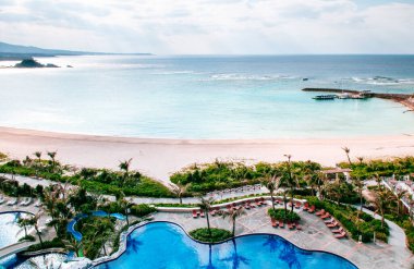 28 Ocak 2013 Naha, Okinawa - Okyanus manzaralı ve Busena teras oteli havuzlu.