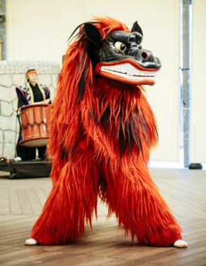 28 Ocak 2013 Naha, Okinawa, JAPAN: Shisa Guardian aslan dansı, Okinawa geleneksel maskotu ve dini sembol cennet yaratığı