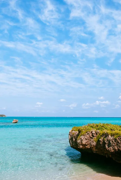 Agua Turquesa Cristalina Mar Tropical Muy Hermosa Roca Puente Ikema — Foto de Stock