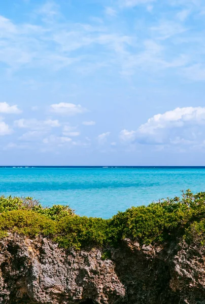 Agua Turquesa Cristalina Mar Tropical Muy Hermosa Roca Puente Ikema — Foto de Stock