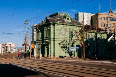 DEC 2, 2018 Hakodate, JAPAN - Hakodate Hokkaido Vintage eski kasabadaki tarihi Avrupa tarzı bina güzel kış güneşi altında