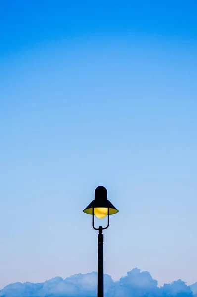 Vintage Retro Electric Light Pole Blue Evening Sky Background Copy — Stock Photo, Image