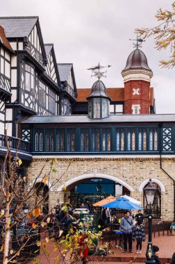 23 Kasım 2013 Sapporo, Hokkaido, JAPAN - Sonbaharda ünlü Shiroi Koibito Park çikolata ve tatlı fabrikası. Avrupa tarzı geliştirme