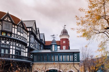 23 Kasım 2013 Sapporo, Hokkaido, JAPAN - Sonbaharda ünlü Shiroi Koibito Park çikolata ve tatlı fabrikası. Avrupa tarzı geliştirme