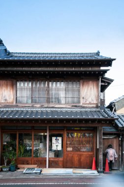 DEC 11, 2012 Katori, Chiba, JAPAN - Tokyo yakınlarındaki ünlü Edo eski kasabası Sawara köyünde eski bir ahşap Japon evi.