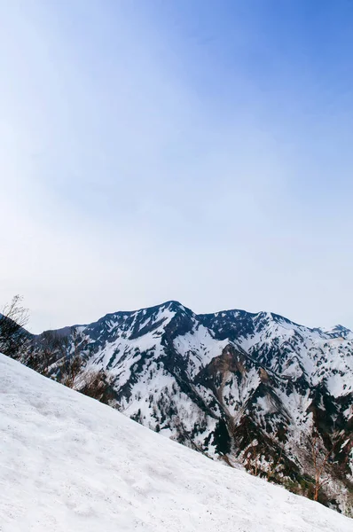 富山県 日本のエキゾチックな自然雪の山の景色が有名な冬にアルプス立山黒部アルペンルート — ストック写真