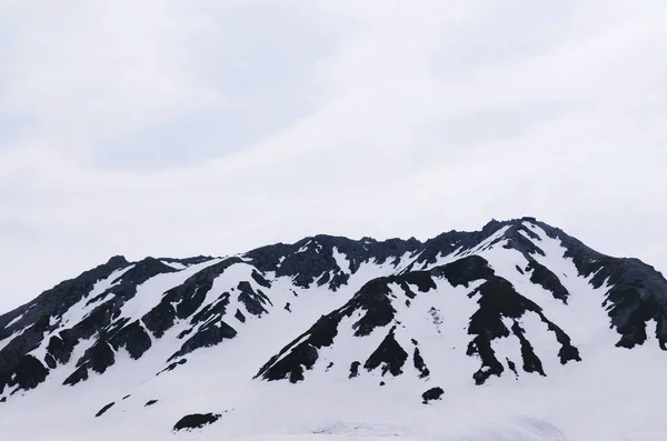 富山県 日本の雪の山アルプス 室戸平の立山黒部アルペンまたは室戸駅 — ストック写真