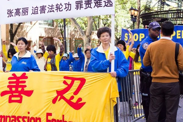 Demonstration for stop the persecution Falun Gong in China — Stock Photo, Image