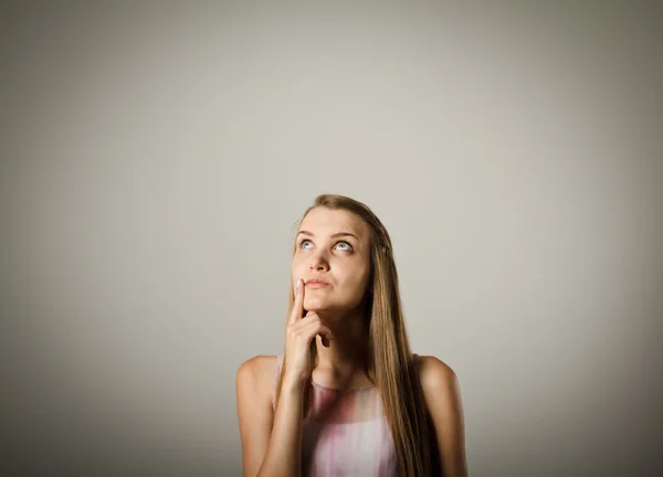 Hesitación. Chica está llena de dudas y vacilación . — Foto de Stock