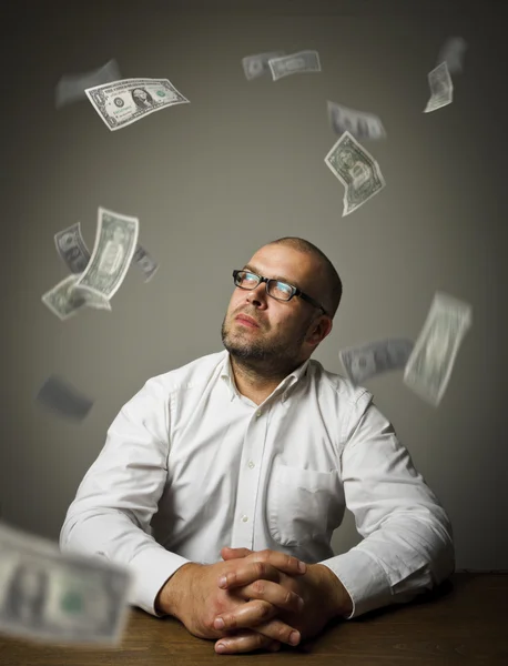 Uomo in bianco e dollari — Foto Stock