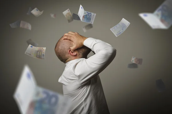 Verdriet. Man in gedachten en Euro. Recessie concept — Stockfoto