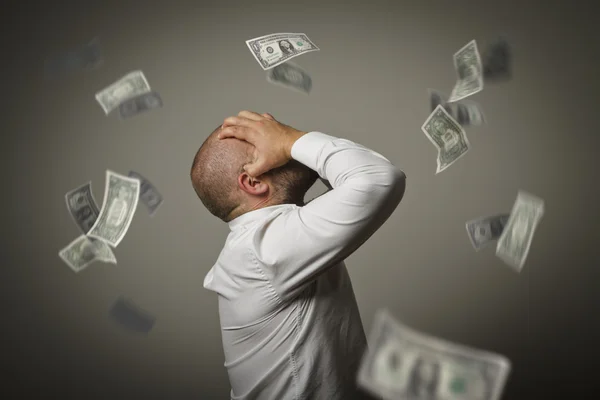 Verdriet. Man in gedachten en dollars. Recessie concept — Stockfoto