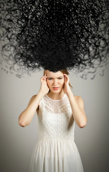 Ragazza in bianco e caos — Foto Stock