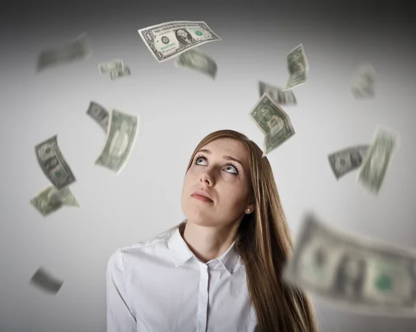 Vrouw in wit en Dollars. — Stockfoto