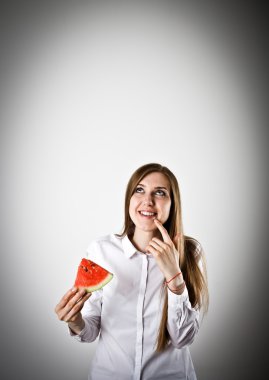 Beyaz kadın ve karpuz. 