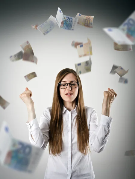 Regozijando. Mulher de branco e euro . — Fotografia de Stock