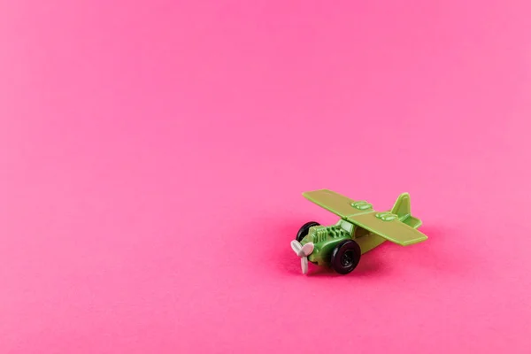 Small Plastic Airplane Copy Space Pink Background Toy — Stock Photo, Image