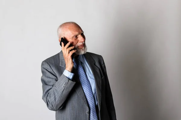 Old Man Blue Using Smart Phone Gray Background Copy Space — Stock Photo, Image