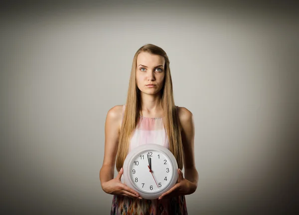 Girl and clock. — Stock Photo, Image