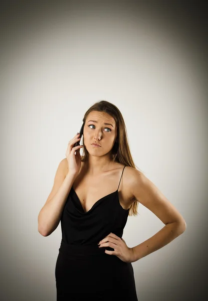 Vrouw aan de telefoon — Stockfoto